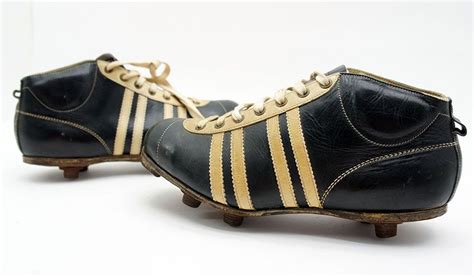 adidas fußballschuhe 50er jahre|Adidas logos heute.